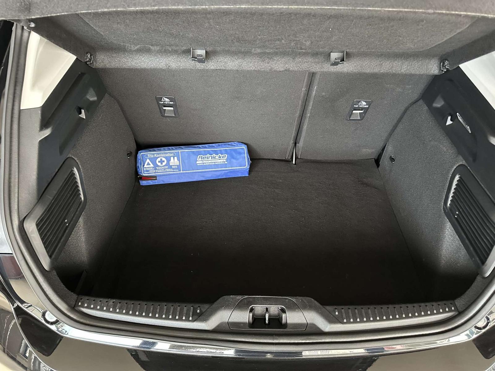 Ford Focus 1,5 EcoBlue C&C *KAO NOV*REDIZAJN*NAVI*PDC*